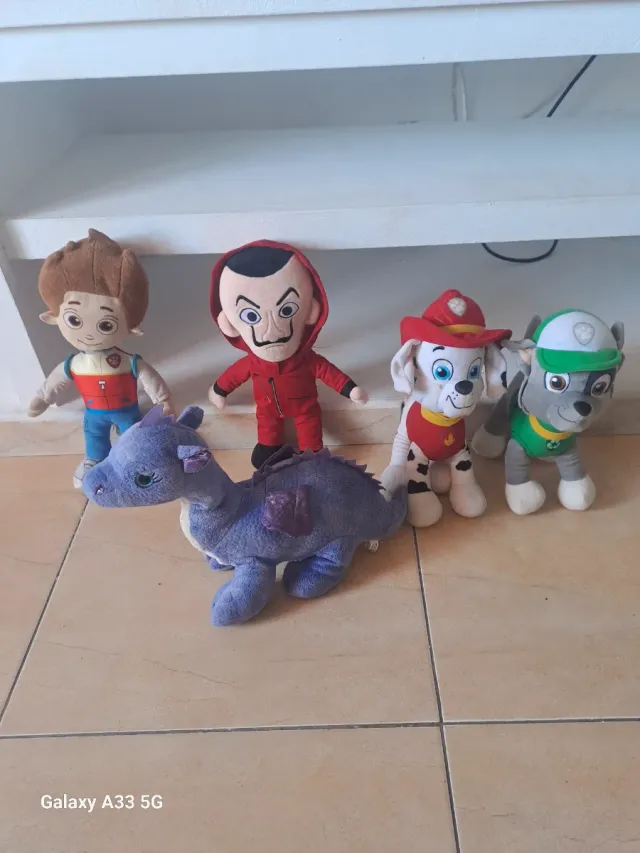 Lote de peluches: Dragón, Perros Paw Patrol y Dalí