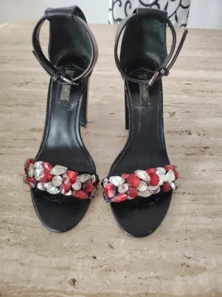 Sandalias Uterqüe con pedrería