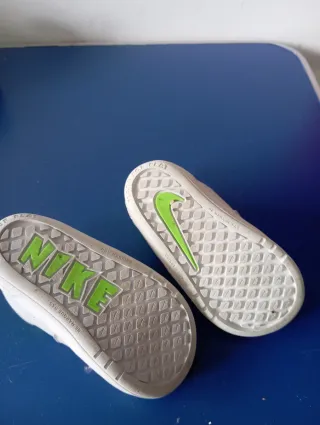 Scarpe Nike bambino num 22
