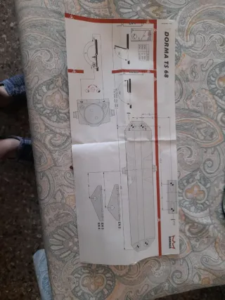 Cierrapuertas Dorma plateado