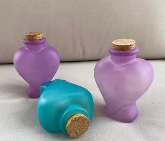 3 bottiglie di profumo vintage in vetro degli anni '60