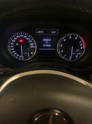 Mercedes-Benz B180 2012