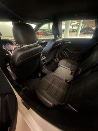 Mercedes-Benz B180 2012