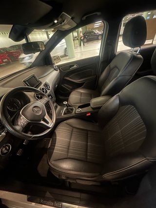 Mercedes-Benz B180 2012