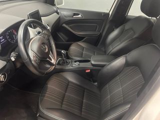 Mercedes-Benz B180 2012