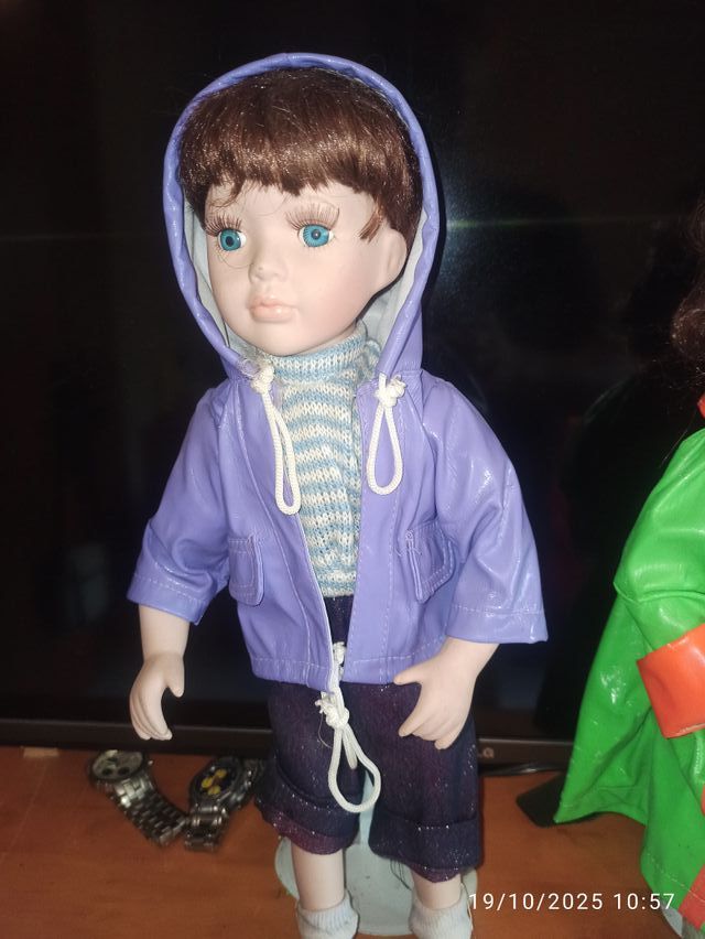 Muñeca de Colección con Ropa