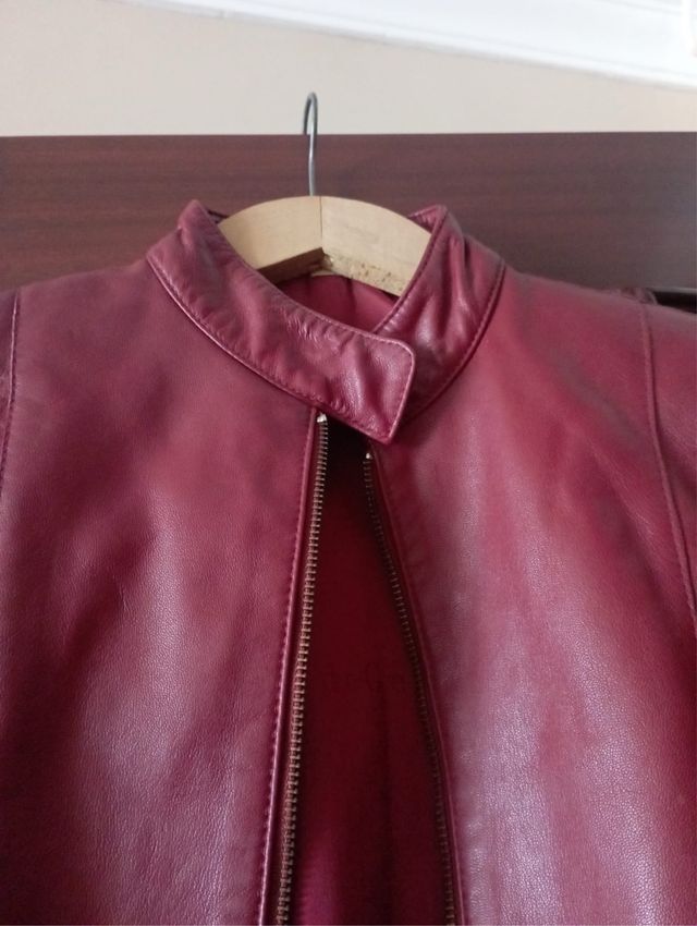 Chaqueta de piel granate