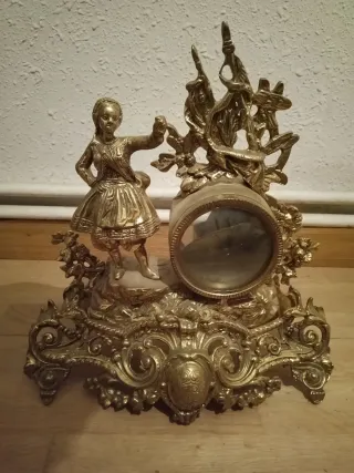 Lote Reloj y Pesebre Dorado