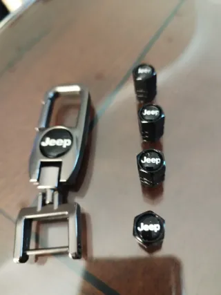 Portachiavi Jeep + 4 copri valvole