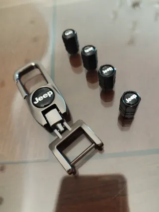 Portachiavi Jeep + 4 copri valvole