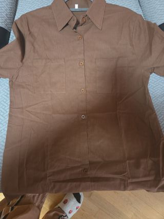 Traje de mujer marrón