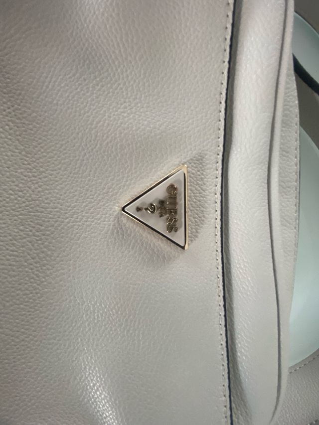 Bolso Guess Beige y Dorado