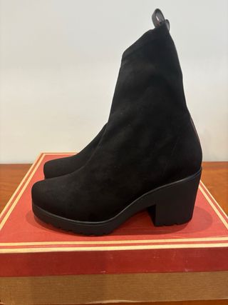 Botines negros ante tacón plataforma