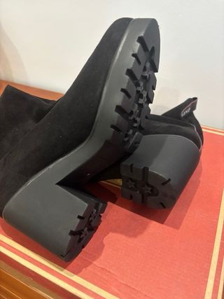 Botines negros ante tacón plataforma