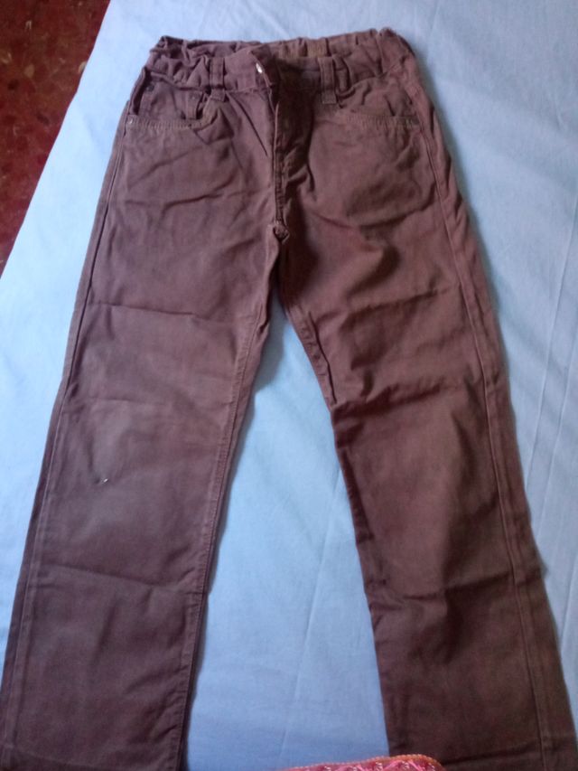 Lote Ropa Niño: 3 Vaqueros y Sudadera