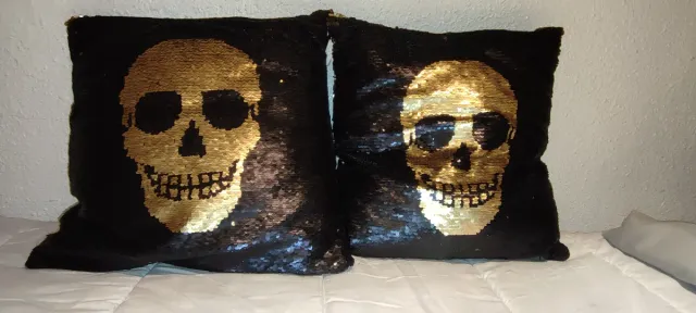 Cojines Calavera Lentejuelas Doradas y Negras