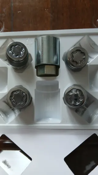 Tornillos Antirrobo Llantas KIA