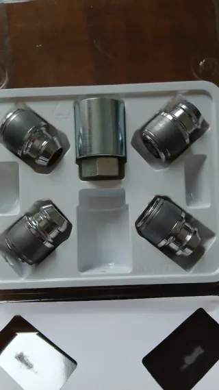 Tornillos Antirrobo Llantas KIA