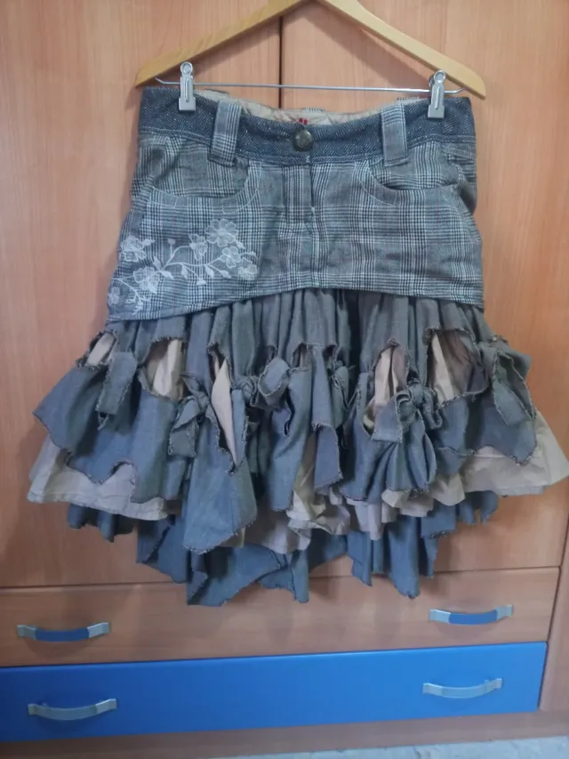 Falda Desigual volantes 