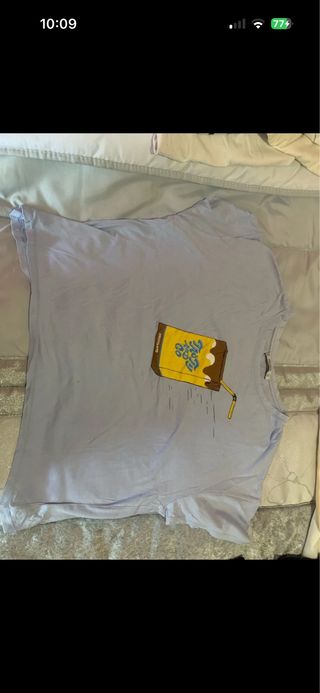 T-shirt cropped com estampa de caixa de sumo