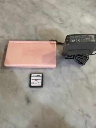 Nintendo DS Lite Rosa + Cargador + Juego