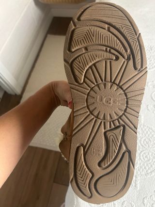 Botas UGG Marrones con Hebillas