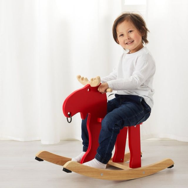 Caballo balancín rojo de madera