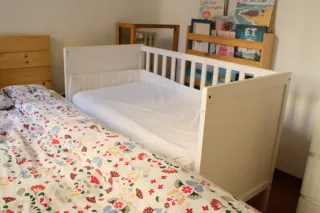 Cuna colecho Ikea Sundvik blanca con colchón