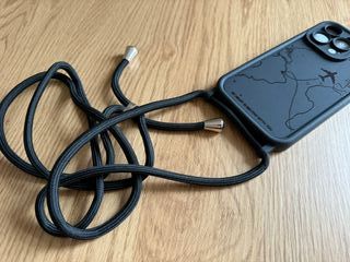 Funda iPhone 15 Pro Max con Cuerda Negra