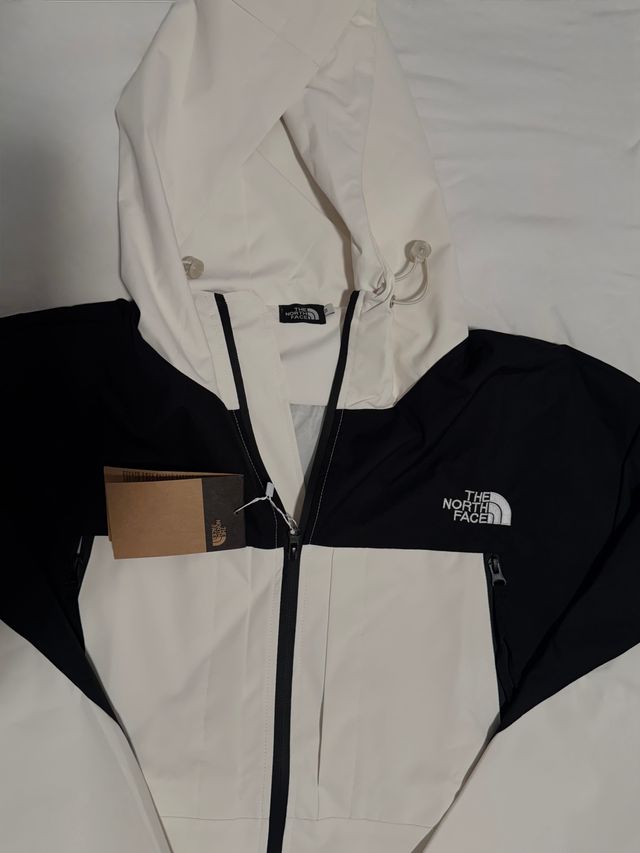 Chaqueta The North Face Negra y Blanca