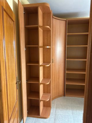 Mobile ad angolo in legno