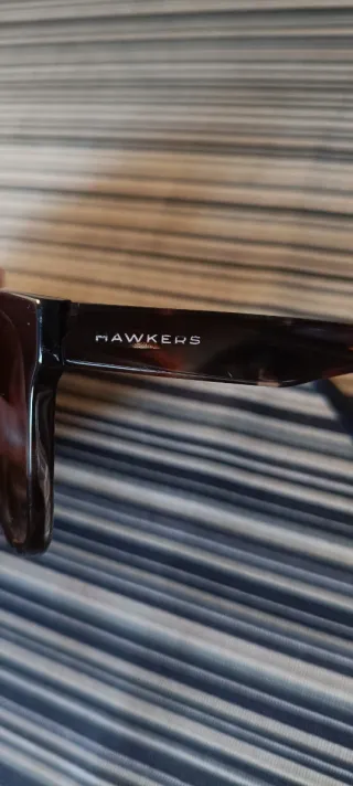 Gafas de sol Hawkers negras y marrones