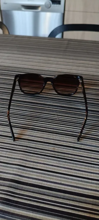 Gafas de sol Hawkers negras y marrones