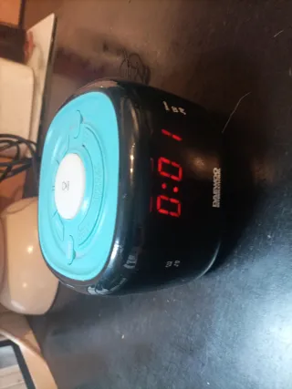 Radio Despertador Daewoo Negro y Azul