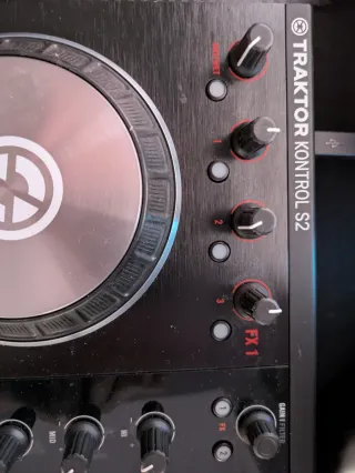 Controlador DJ Native Instruments Traktor S2 MK2