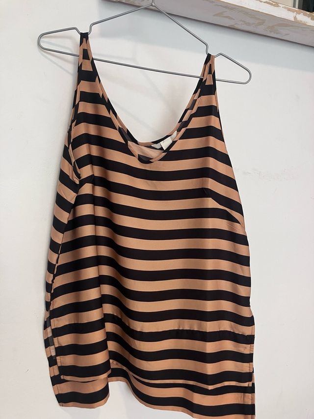 Blusa de tirantes con rayas. De raso