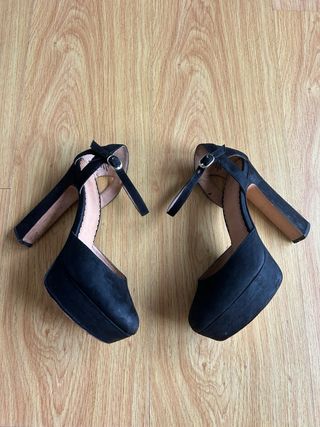 Zapatos de tacón negros