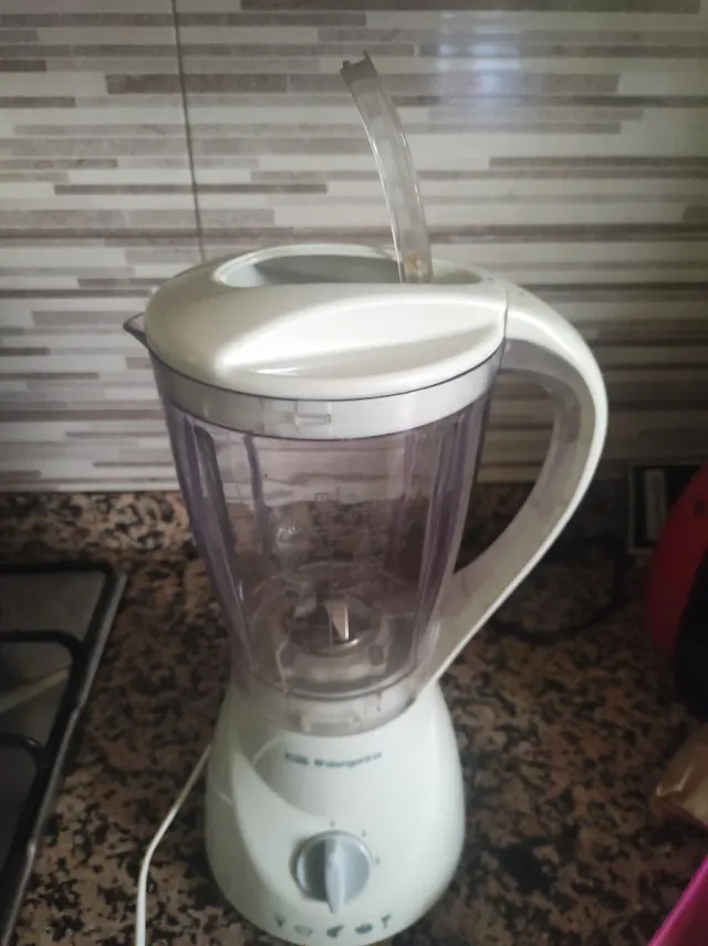 Batidora de vaso blanca