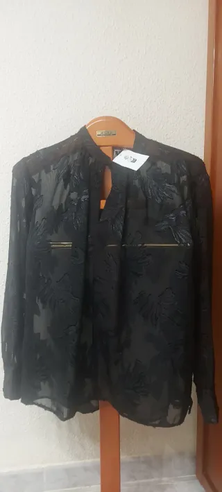 Blusa transparente negra
