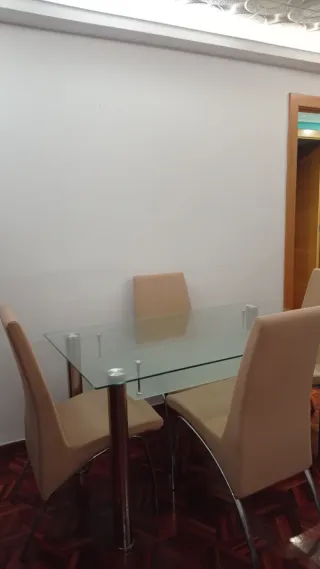 Mesa de comedor cristal + 4 sillas