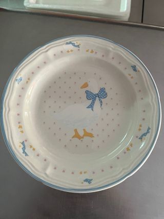 Vajilla infantil con taza, plato y bol