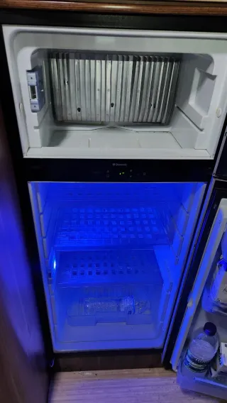 Nevera trivalente Dometic 8505