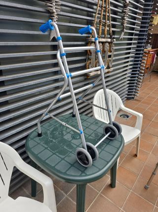 Andador aluminio plegable regulable