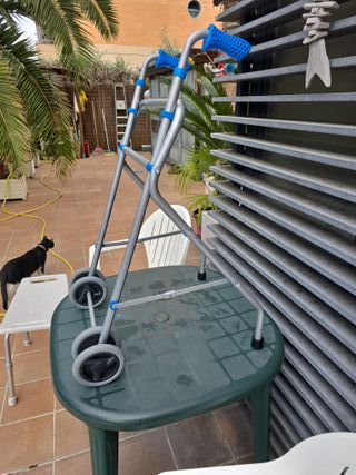 Andador aluminio plegable regulable