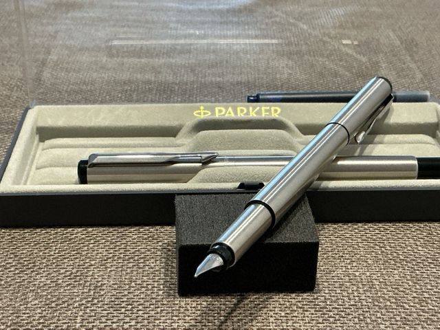 Parker Vector estilográfica y rollerball acero ino