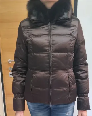 Piumino donna marrone con pelliccia