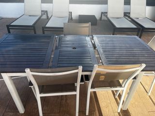 Tavolo e sedie da esterno allungabili