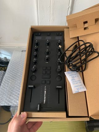 Traktor Kontrol Z1 Mk3 + Licencia Traktor Pro 4
