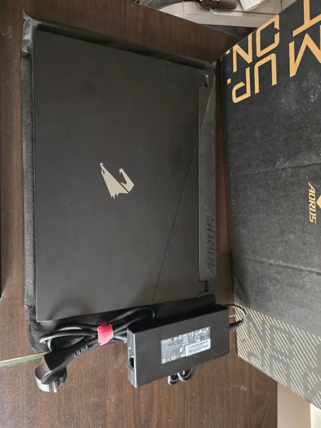 Gigabyte AORUS 15 rtx4060 16GB RAM 1TB SSD WIND 11