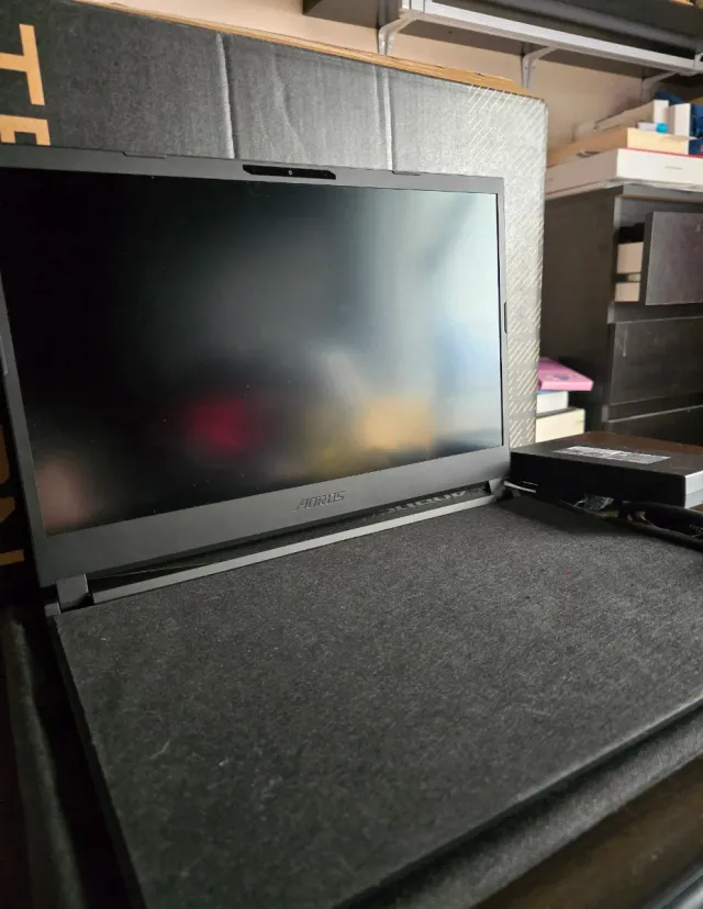 Gigabyte AORUS 15 rtx4060 16GB RAM 1TB SSD WIND 11